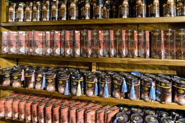 Kumluca, Türkiye - Haziran 20.2014. Fasulye ve mağaza rafındaki çekilmiş kahve