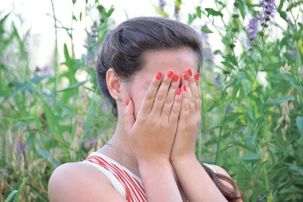 Upset girl covers her face with hands — Stock Photo, Image