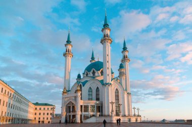 Kazan, Rusya Federasyonu - Mart 26.2017. Cami günbatımı Kul-ı Şerif görünümünü. Tataristan