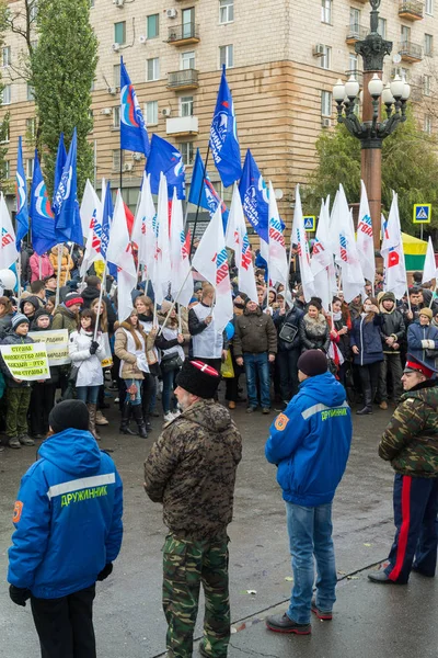 Volgogrado, Rusia - Noviembre 04.2016. Celebrando el 4 de noviembre Día de la Unidad Nacional — Foto de Stock