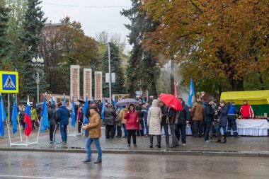 Volgograd, Rusya Federasyonu - Kasım 04.2016. Gün ulusal birlik için insanlar yakınındaki Kahramanlar Meydanı, kutlama
