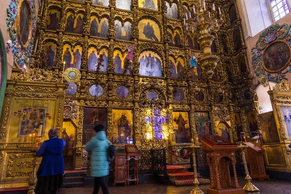 Iconostase dans la cathédrale Pierre et Paul à Kazan, République du Tatarstan, Russie — Photo