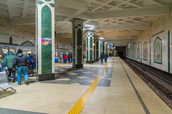 Kazan, Rússia - 25 de março de 2017. Interior da estação de metro Praça Tukaya — Fotografia de Stock