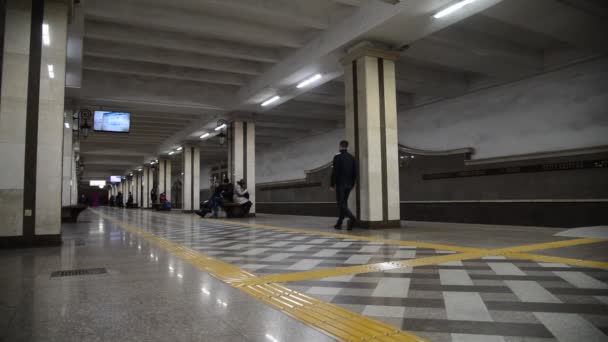 Καζάν, Ρωσία - Μάρτιος 25.2017. Εσωτερικό του μετρό Sukonnaya Σλόμποντα — Αρχείο Βίντεο