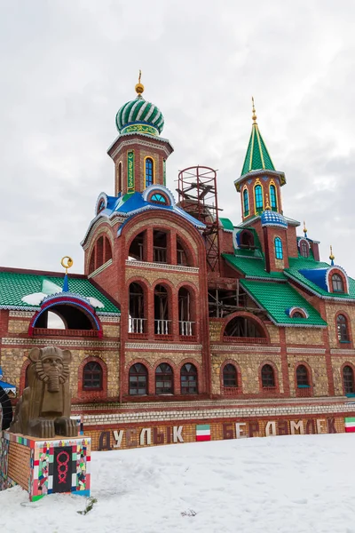 Chrám všech náboženství. Vesnice staré Arakchino. Kazaň, Tatarstán. — Stock fotografie