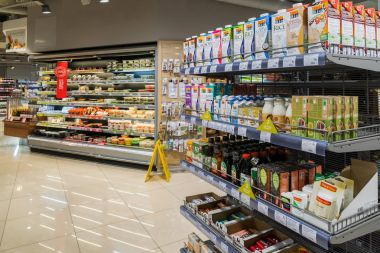 Moskova, Rusya - Mart 18.2017. Mağaza ürünler Zelenograd Azbuka Vkusa iç