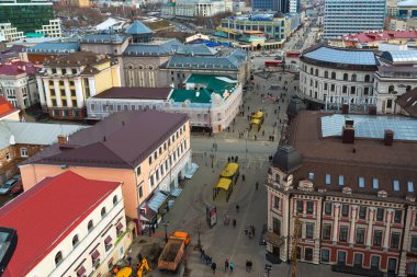 Kazan, Rusya Federasyonu - Mart 27.2017. Tarihi merkezi ve Bauman yayalara Üstten Görünüm