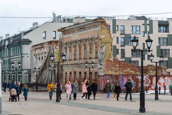 Kazán, Rusia - Marzo 25.2017. Calle Bauman - calle peatonal en la parte histórica de la ciudad —  Fotos de Stock