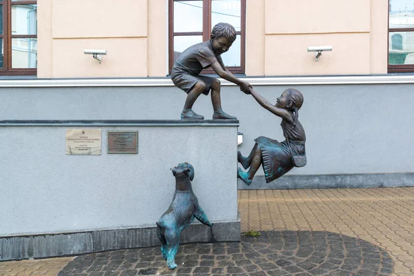 Kazán, Rusia - Marzo 26.2017. La confianza es la mejor escultura del concurso 2016 —  Fotos de Stock