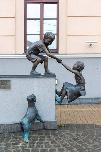 Kazán, Rusia - Marzo 26.2017. La confianza es la mejor escultura del concurso 2016 —  Fotos de Stock