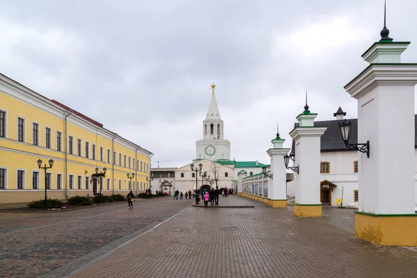 Kazan, Rússia - 26 de março de 2017. Vista do território do Kremlin — Fotografia de Stock