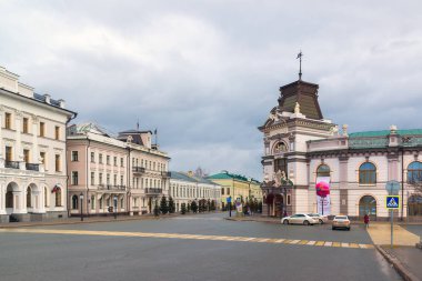 Kazan, Rusya Federasyonu - Mar 26.2017. Ulusal Müze ve Kremlin sokakta İcra Komitesi