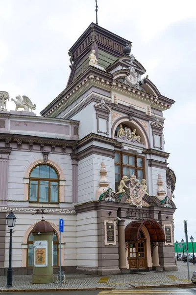 Καζάν, Ρωσία - Μαρ 25.2017. Εθνικό Μουσείο της Δημοκρατίας του Ταταρστάν στην οδό Κρεμλίνο — Φωτογραφία Αρχείου