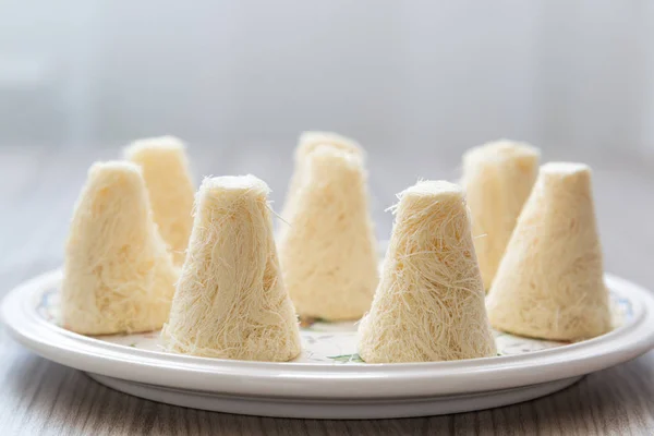Talkysh Kaleve - dolci tradizionali orientali a base di zucchero, miele e farina — Foto Stock