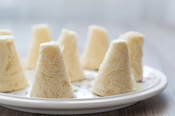 Talkysh Kaleve - dolci tradizionali orientali a base di zucchero, miele e farina — Foto Stock