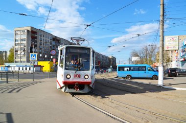 Tver, Rusya Federasyonu - 07.2017 olabilir. 5 tramvay rota durdurmak tren istasyonu