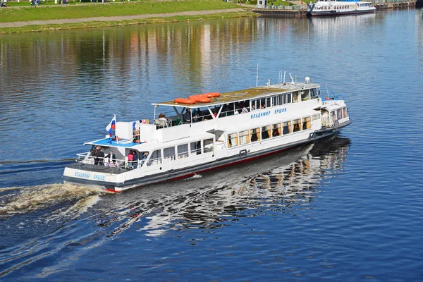 Tver, russia - may 07.2017. Pleasure boat Vladimir Ershov of Volga-Volga company — Stock Photo, Image