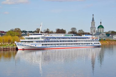 Tver, Rusya Federasyonu - 07.2017 olabilir. Motor iskelesi nehir İstasyonu'üzerine Dmitry Furmanov gemi