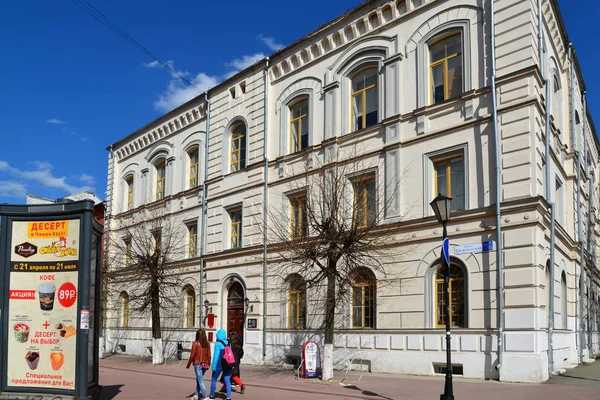 Tver, Federacja Rosyjska - może 07.2017. State University na ulicy Trehsvyatskaya — Zdjęcie stockowe