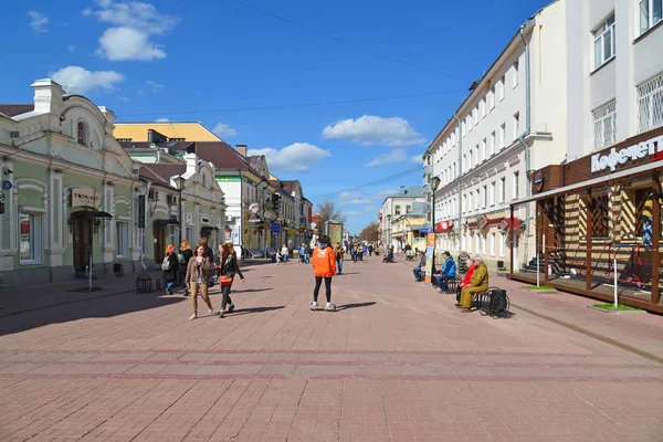 Tver, Federacja Rosyjska - może 07.2017. Trehsvyatskaya - turystycznych pieszych ulic w centrum miasta — Zdjęcie stockowe