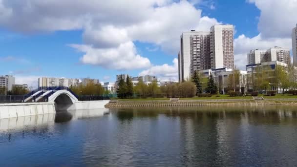 Teich in Zelenograd in Moskau, Russland — Stockvideo
