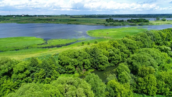 Vue supérieure de l'étang dans la région centrale en Russie — Photo