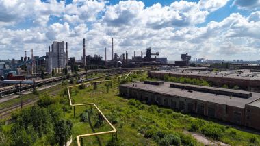 Lipetsk, Rusya - 11 Temmuz. 2017: Metalurji fabrikası NLMK Grubu.