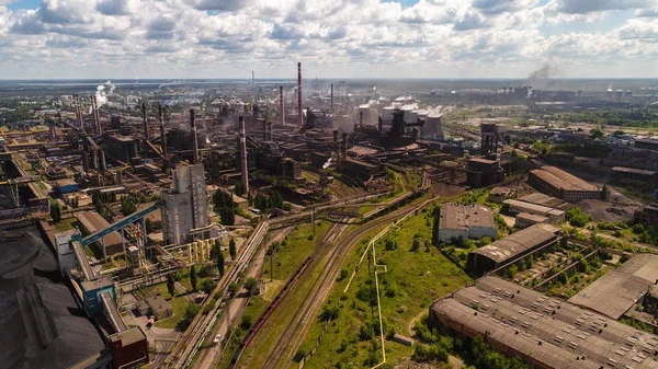 Lipetsk, Rússia - 11 de julho. 2017: Planta metalúrgica NLMK Group. Vista geral da altura — Fotografia de Stock