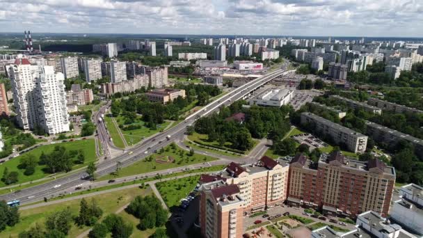 Moskva, Ryssland - juli 20.2017. Utsikt från höjden av Zelenograd administrativa distrikt — Stockvideo