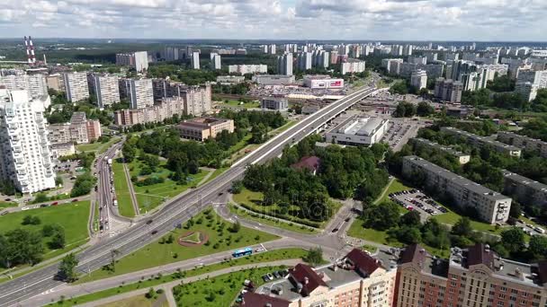 Moskau, russland - 20. juli 2017. blick von der höhe des zelenograder verwaltungsbezirks — Stockvideo