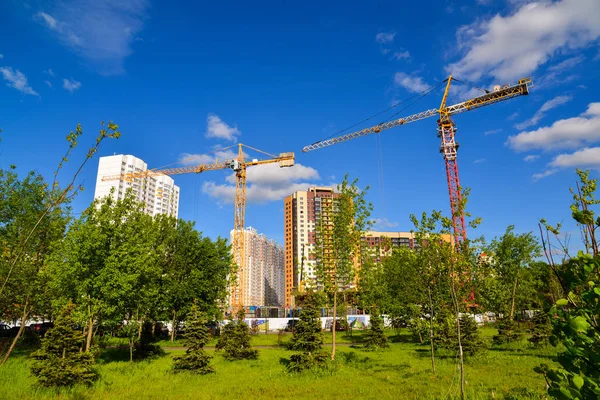 Baukran auf Baustelle in Moskau, Russland — Stockfoto