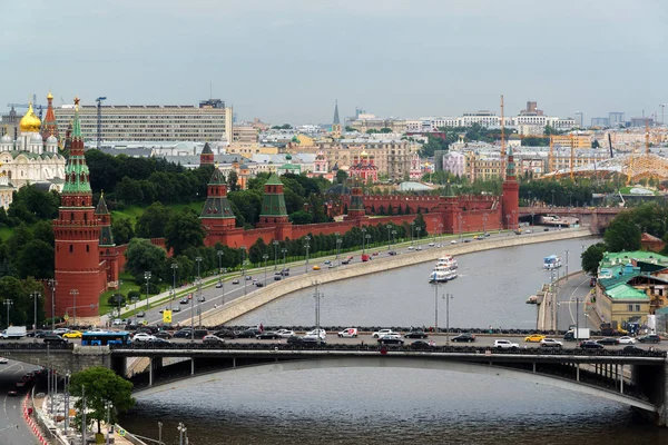 Blick auf Kreml und den Fluss Moskau, Russland — Stockfoto