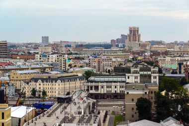 Moskova, Rusya - Temmuz 25.2017. Şehir Merkezi ve Patriarchal köprü manzara