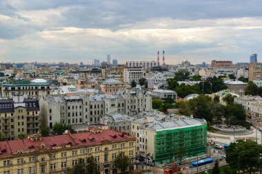 Cityscape ile eski ve yeni evler. Moscow, Rusya Federasyonu