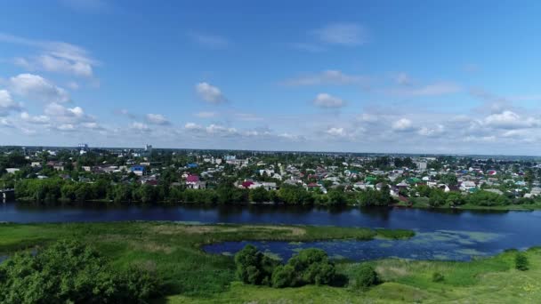 Vista superior del río Matyra y la ciudad de Gruazy en Rusia — Vídeos de Stock