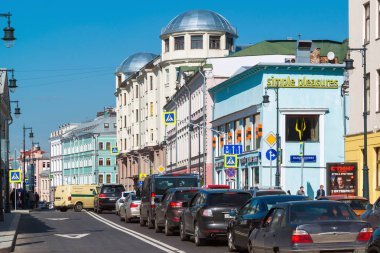 Moskova, Rusya - Ağustos 31.2017. Sretenka Street, Crossroads küçük Golovin Lane ile