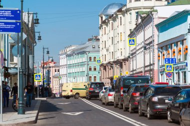 Moskova, Rusya - Ağustos 31.2017. Sretenka Street, Crossroads küçük Golovin Lane ile