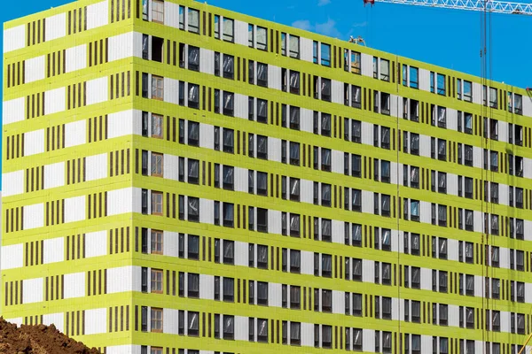 Nueva casa con fachada revestida con azulejos en Moscú, Rusia —  Fotos de Stock