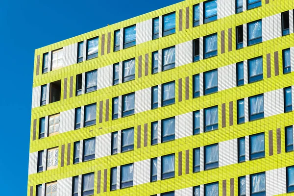 Facade of residential building under construction in Moscow, Russia — Stock Photo, Image