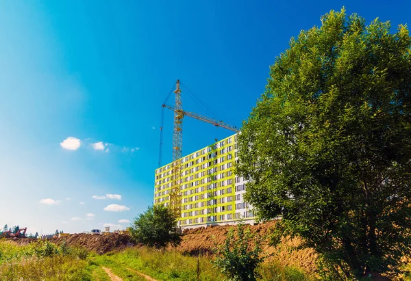 Construcción de casas de varios pisos en el distrito de Zelenograd de Moscú, Rusia —  Fotos de Stock