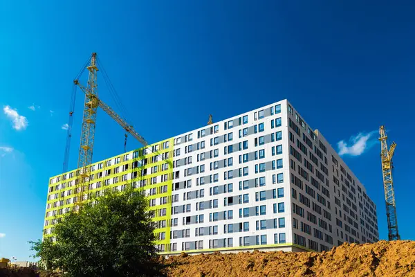 Construcción de casas de varios pisos en el distrito de Zelenograd de Moscú, Rusia —  Fotos de Stock