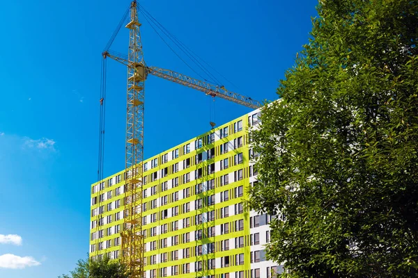 Construcción de casas de varios pisos en el distrito de Zelenograd de Moscú, Rusia —  Fotos de Stock
