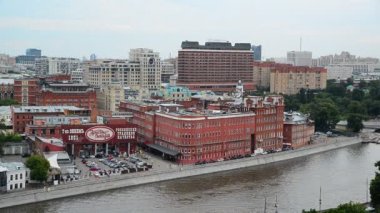 Moskova, Rusya - 25 Temmuz 2017. Binanın şekerleme fabrikasının kırmızı Ekim Üstten Görünüm