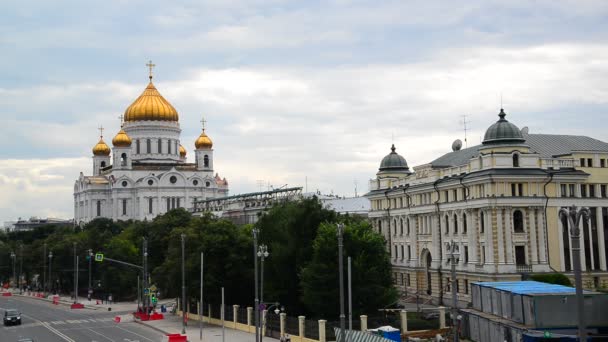 Moscou, Russie - 25 juillet 2017. Cathédrale du Christ Sauveur et Embankment Prechistenskaya — Video