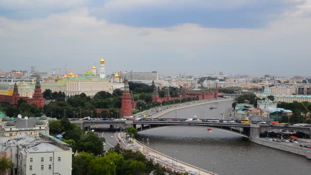 Utsikt över Kreml och floden Moskva, Ryssland — Stockvideo