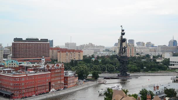 Москва, Россия - 25 июля 2017 г. Вид на здание кондитерской фабрики Red October — стоковое видео