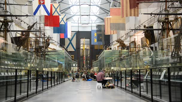 St. Petersburg, Rusland - 02 juni. 2017. interieur van centrale Marine Museum — Stockvideo