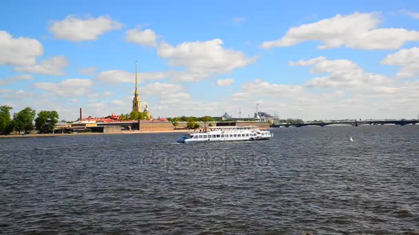 St. Petersburg, Russia - June 03. 2017. Peter and Paul Fortress and river Neva — Stock Video