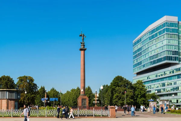 Moscow, Rusya Federasyonu - 31 Ağustos. 2017. Trubnaia alan ve ölü polis bir anıt