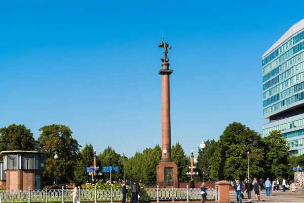 Moscow, Rusya Federasyonu - 31 Ağustos. 2017. Trubnaia alan ve ölü polis bir anıt